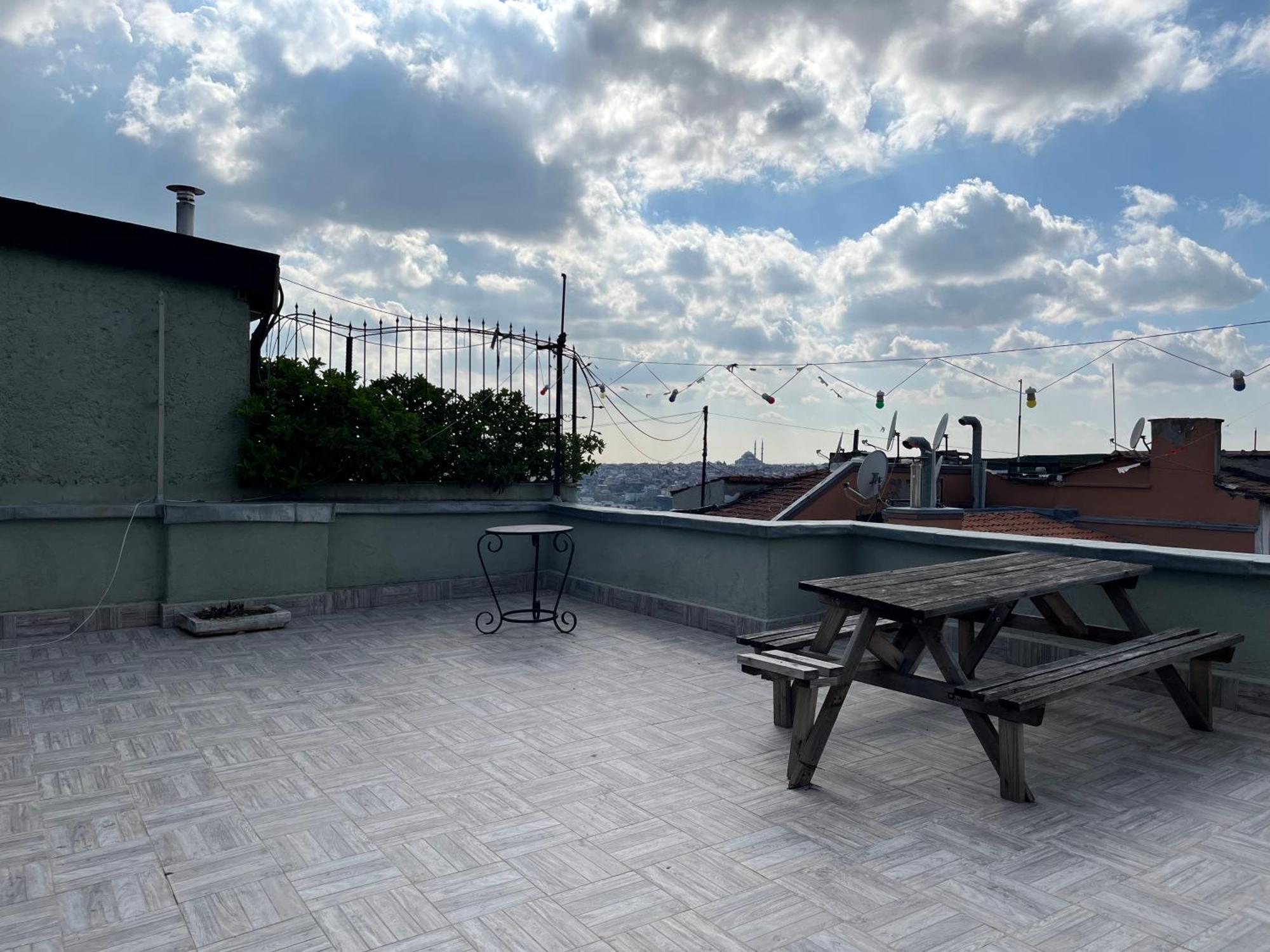 Ganbaru Tours - Flats In Galata Apartment Istanbul Exterior photo